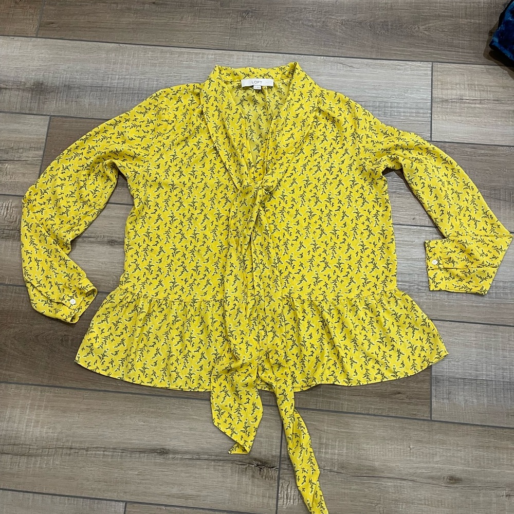 Loft Top Yellow Floral Women's Top Loft Size Medium Ruffle Top - Picture 2 of 9